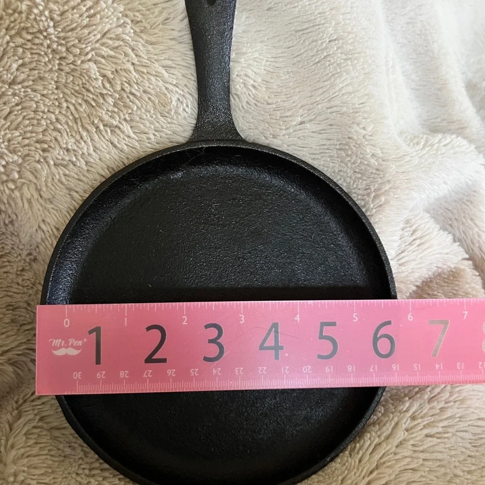 Unbranded Cast Iron Round Griddle Pan 6.25 Inch Skillet Black Cookware